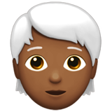 Person: mitteldunkle Hautfarbe, weißes Haar