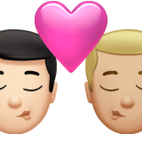 sich küssendes Paar: Mann, Mann, helle Hautfarbe und mittelhelle Hautfarbe