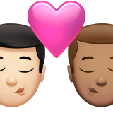 sich küssendes Paar: Mann, Mann, helle Hautfarbe und mittlere Hautfarbe