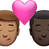 sich küssendes Paar: Mann, Mann, mittlere Hautfarbe und dunkle Hautfarbe