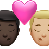 sich küssendes Paar: Mann, Mann, dunkle Hautfarbe und mittelhelle Hautfarbe