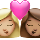 sich küssendes Paar: Frau, Frau, mittelhelle Hautfarbe und mittlere Hautfarbe