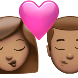 sich küssendes Paar: Frau, Mann und mittlere Hautfarbe