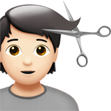 Person beim Haareschneiden: helle Hautfarbe