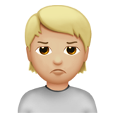 schmollende Person: mittelhelle Hautfarbe