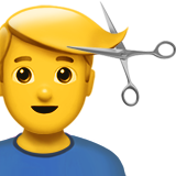 Mann beim Haareschneiden