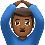 Mann mit Händen auf dem Kopf: mitteldunkle Hautfarbe